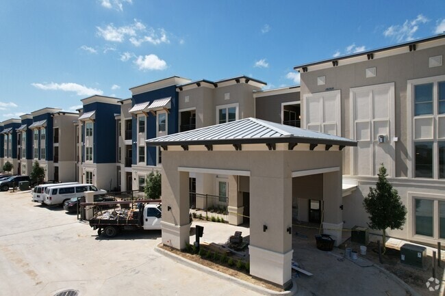 Building Photo - Campanile on Minimax Rental