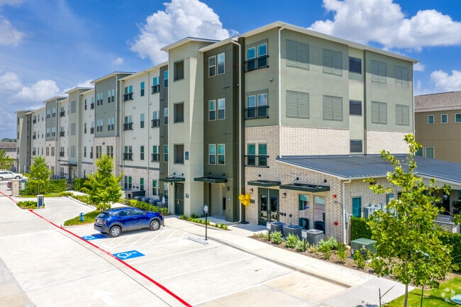 Building Photo - Knoll Street Crossing
