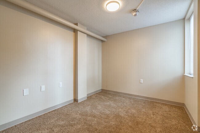 1BR, 1BA - 475SF - Memphis Towers Senior Living Apartments
