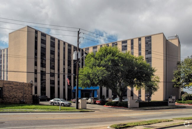 Building Photo - Bellerive Apartments