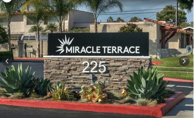 Building Photo - Miracle Terrace