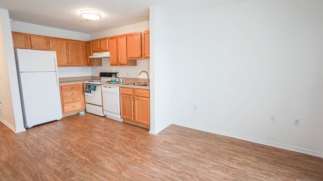Building Photo - Kings Gate Senior Rental