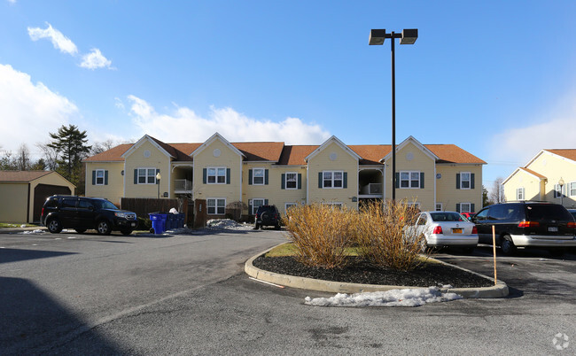 Building Photo - Spring Manor Apartments