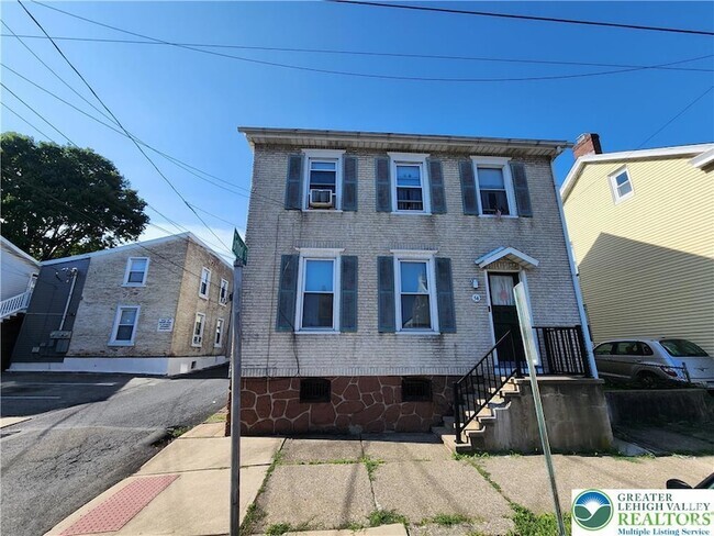 Building Photo - 54 E North St Rental