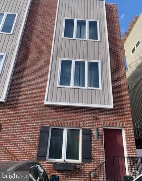 Building Photo - 336 Leverington Ave Rental