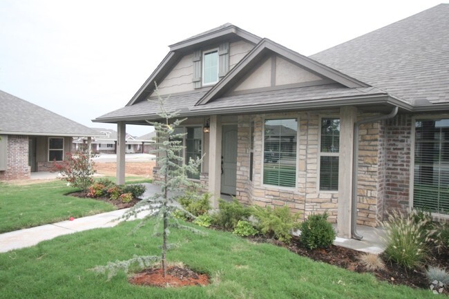 Building Photo - Whispering Creek Rental