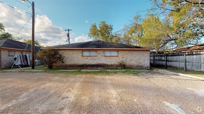 Building Photo - 204 Lynn Dr Rental