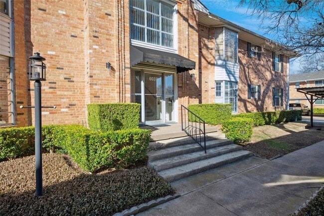 Photo - 6037 Sandhurst Ln Unit B Condo