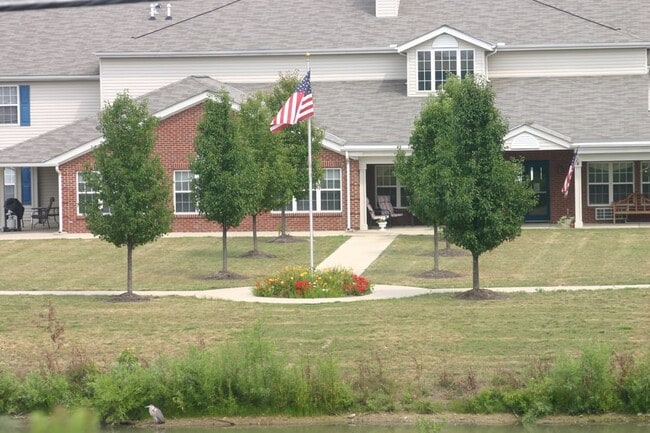 STRATFORD EAST - STRATFORD EAST Apartments