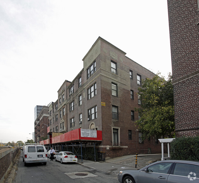 Building Photo - 119-20 Union Tpke Rental