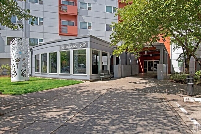 Building Photo - Commons Rental