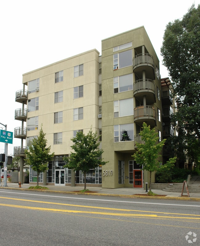 The Commons Apartments Portland, Oregon 18 units available After55