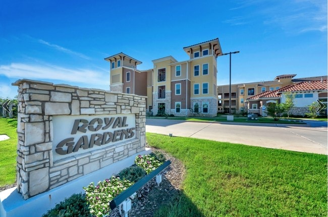 Building Photo - Royal Gardens Mineral Wells Rental
