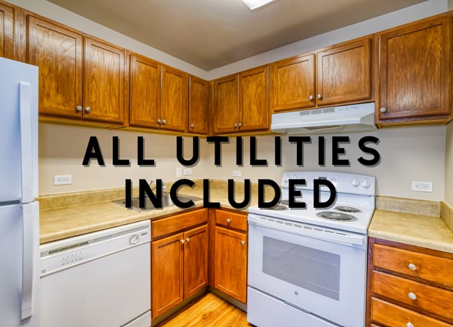 Building Photo - Pinewood Lodge