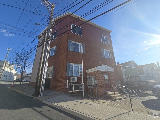 Building Photo - 74 W Main St Rental