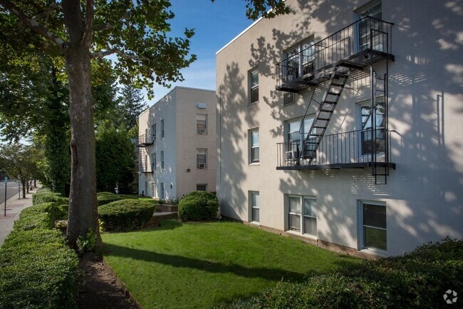 Building Photo - 104 Bevelander Pl Rental