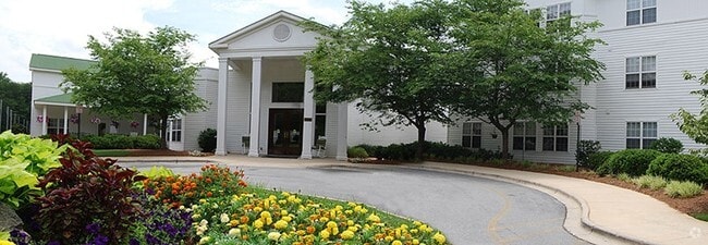 Building Photo - The Carillon Rental