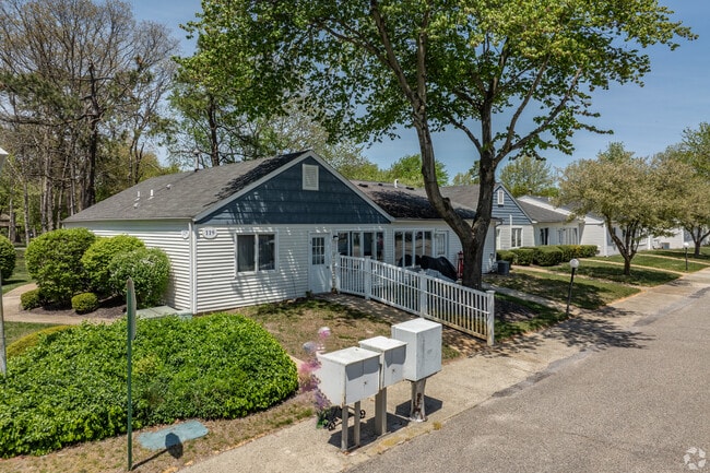 Building Photo - SilverWoods