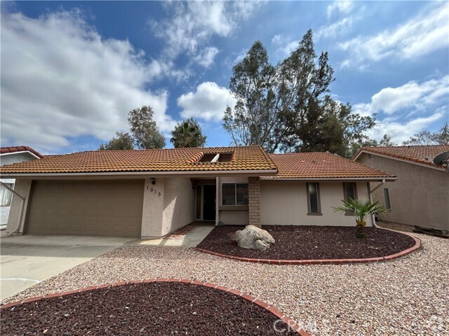 Building Photo - 1915 Silver Oak Way Rental