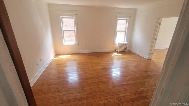 Building Photo - 1630 Mayflower Ave Rental