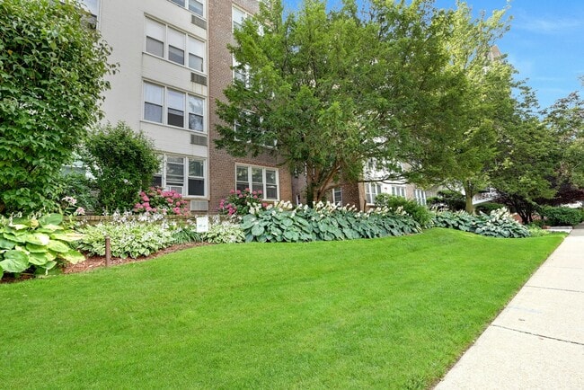 Building Photo - 2160 Center Ave Rental