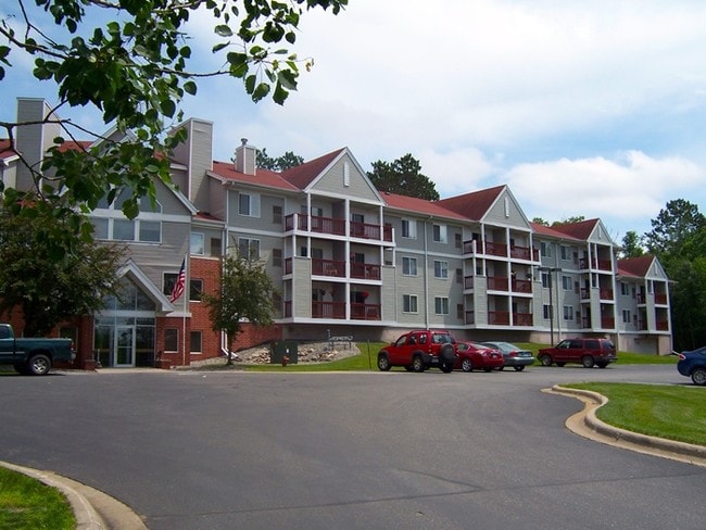 Lakeshore Place - Lakeshore Place Apartments