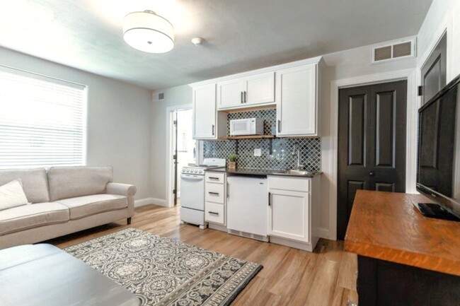 Building Photo - Elm Haven Place Rental