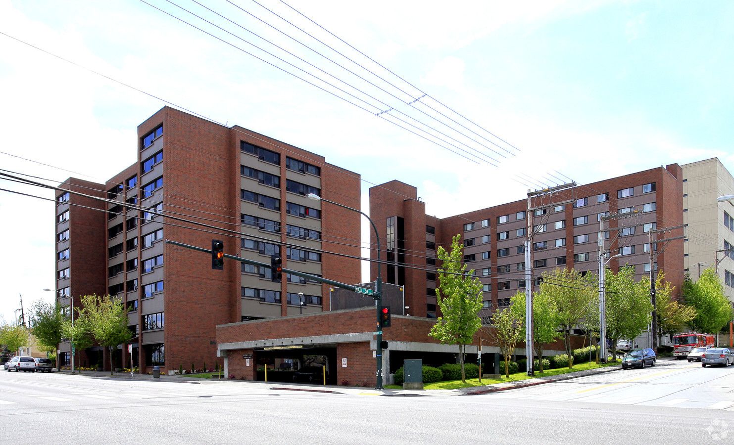 Broadway Plaza - Broadway Plaza Apartments