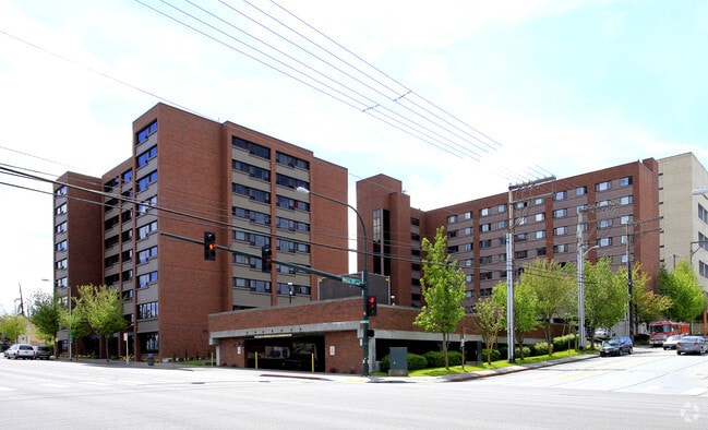 Building Photo - Broadway Plaza Rental