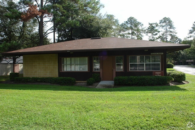 Building Photo - Millhopper Pines
