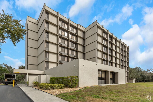 Building Photo - Silvertree Tampa Rental