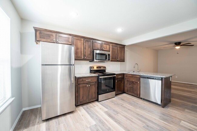 Building Photo - Oakwood Heights Townhomes