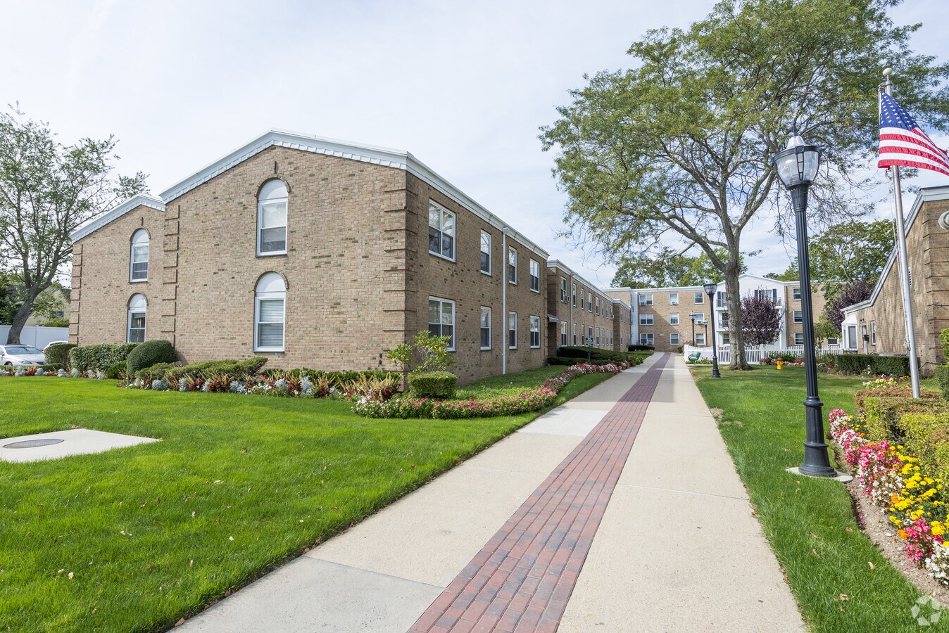 Primary Photo - Halandia Court Apartments