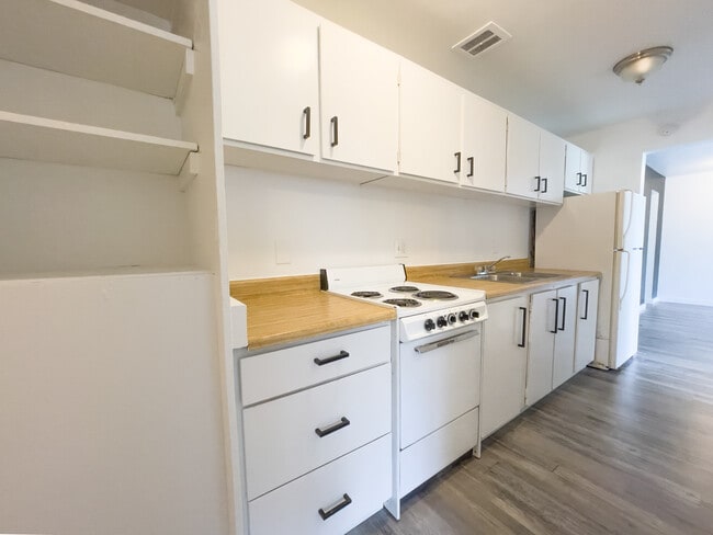Unit 2-4 Kitchen - 1492 Main St Apartments