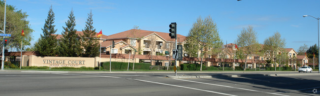 Building Photo - Vintage Court Apartments