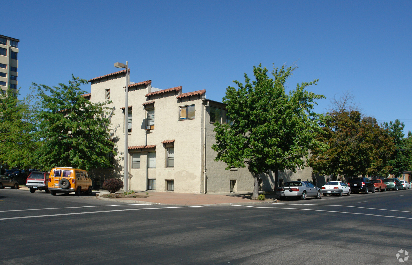 Chestnut Manor Apartments - Chestnut Manor Apartments