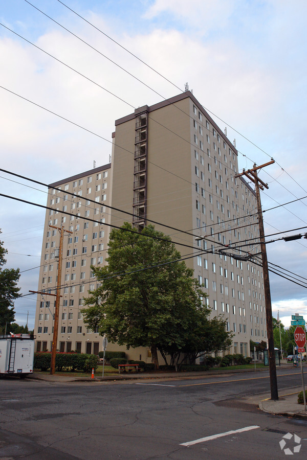 Hollywood East Apartments - Hollywood East Apartments