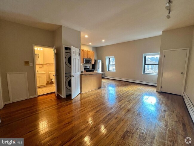 Building Photo - 1121 Walnut St Rental