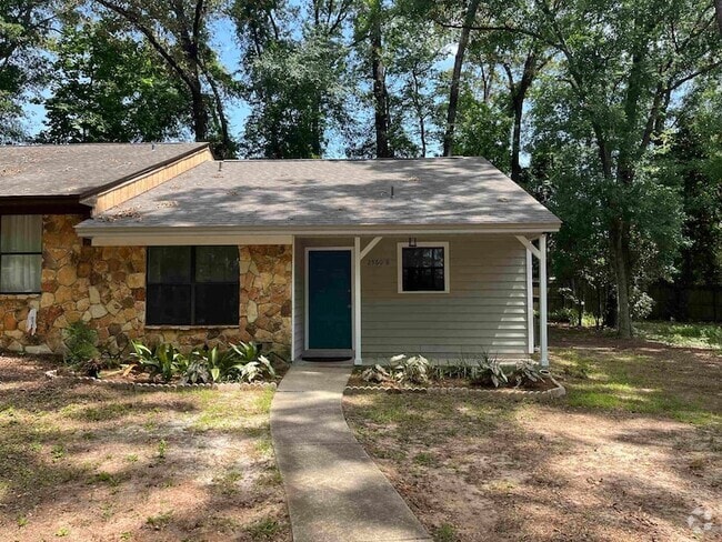 Building Photo - 2560 Panther Creek Rd Rental