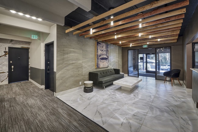 Building Photo - Luxe Tower Rental