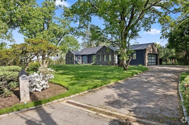 Building Photo - 50 Sheldrake Rd Rental