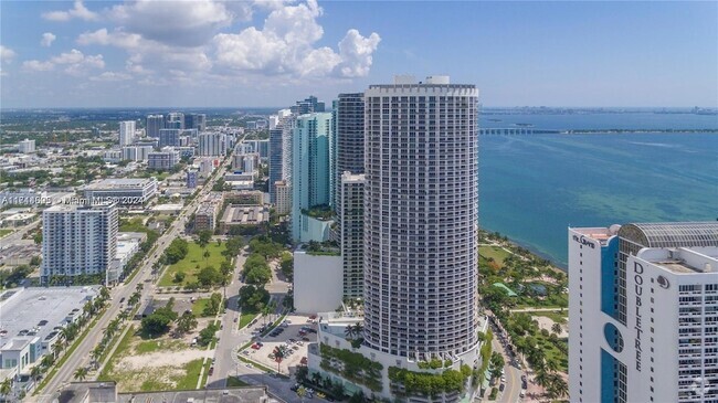 Building Photo - 1750 N Bayshore Dr Rental