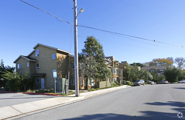 Building Photo - Vista Point Apartments