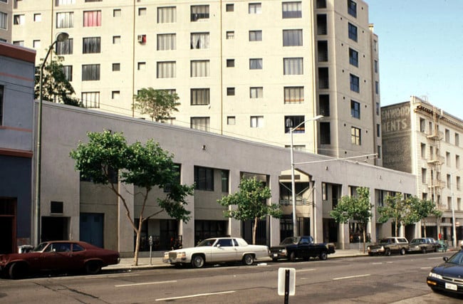 Building Photo - Sala Burton Manor Rental