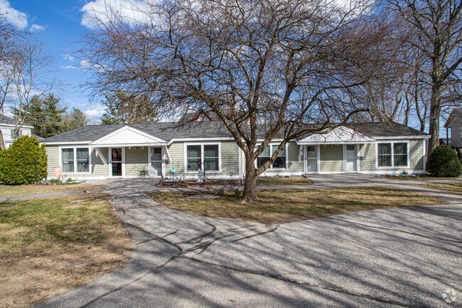 Building Photo - Golden Village Rental