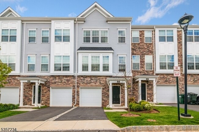 Photo - 403 Saratoga Ct Townhome
