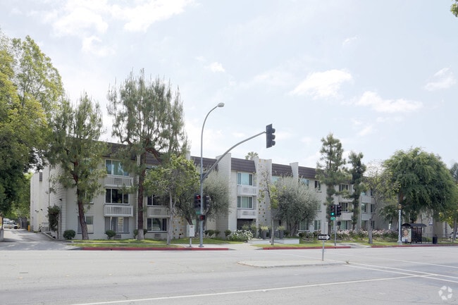 Building Photo - La Villa Lake - 55 + and Better Rental