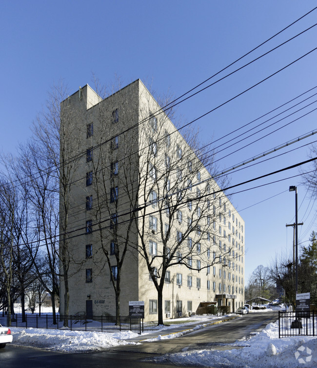 Primary Photo - Lincoln Towers Senior Citizens Rental