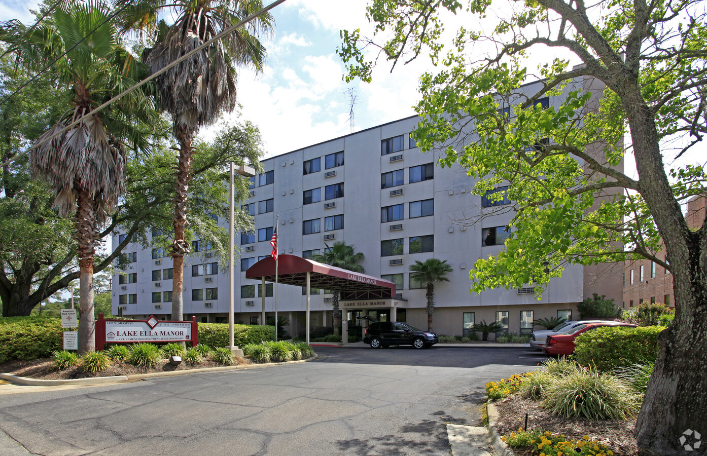 Photo - Lake Ella Manor Apartments