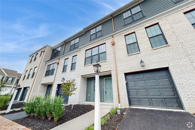 Building Photo - 314 E Lk St Rental
